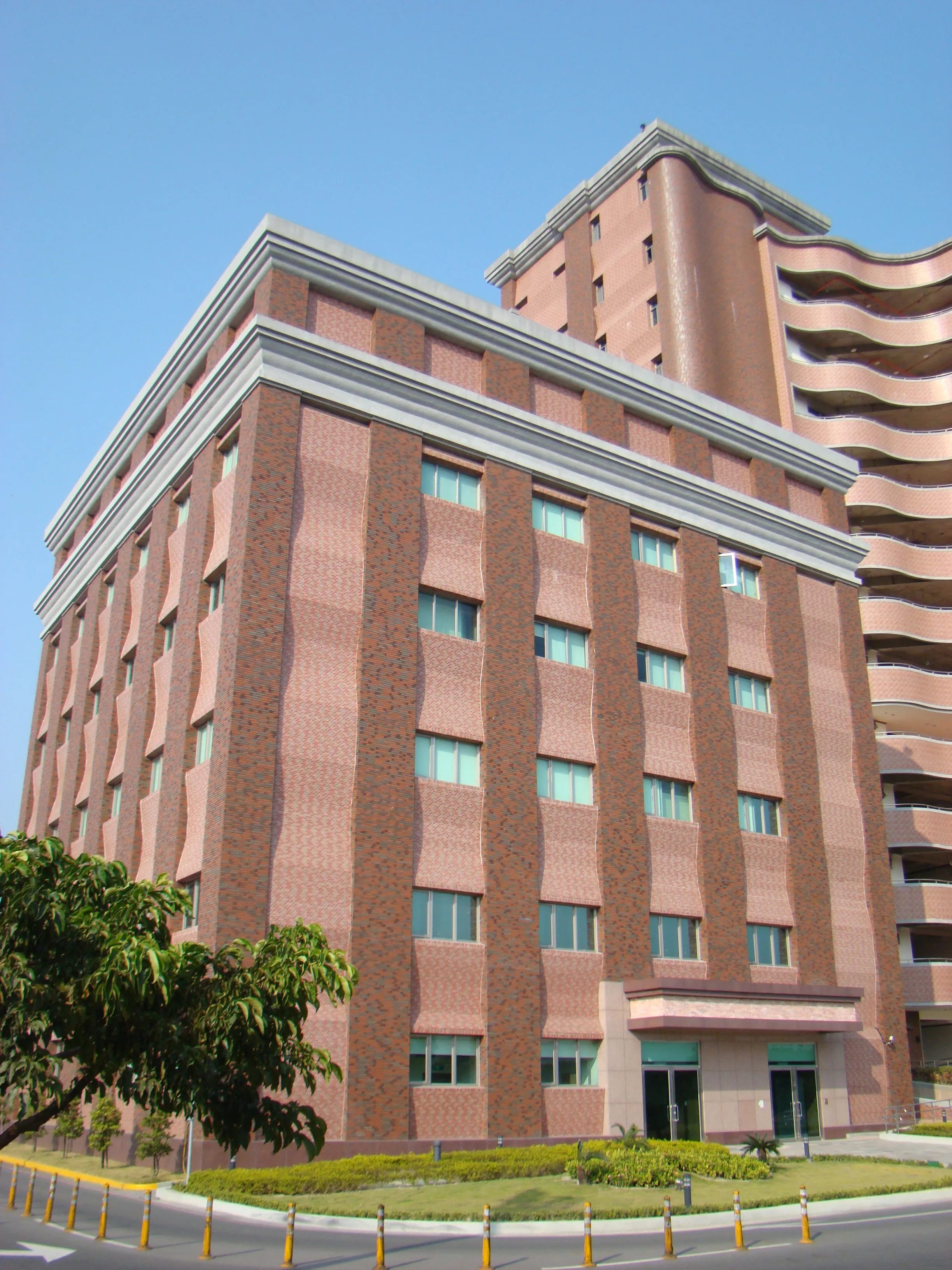 The anatomy teaching building is located on the first floor of Building D in the medical school area.